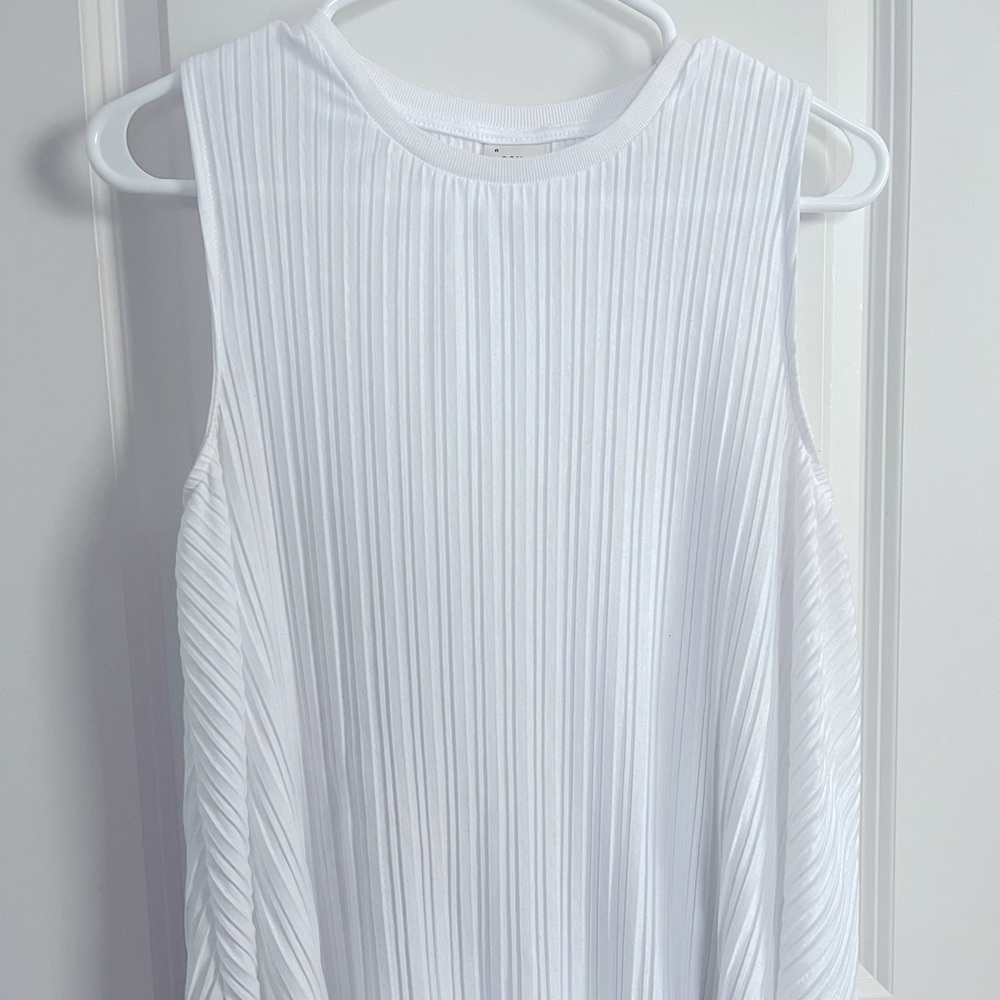 WOMENS SLEEVELESS PLEATED TOP, COLOR WHITE